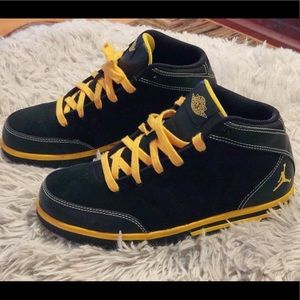 Size 5 youth Black & Yellow Jordan’s.